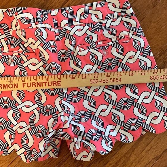 Crown and Ivy size 2 scalloped edging shorts - Picture 4 of 7